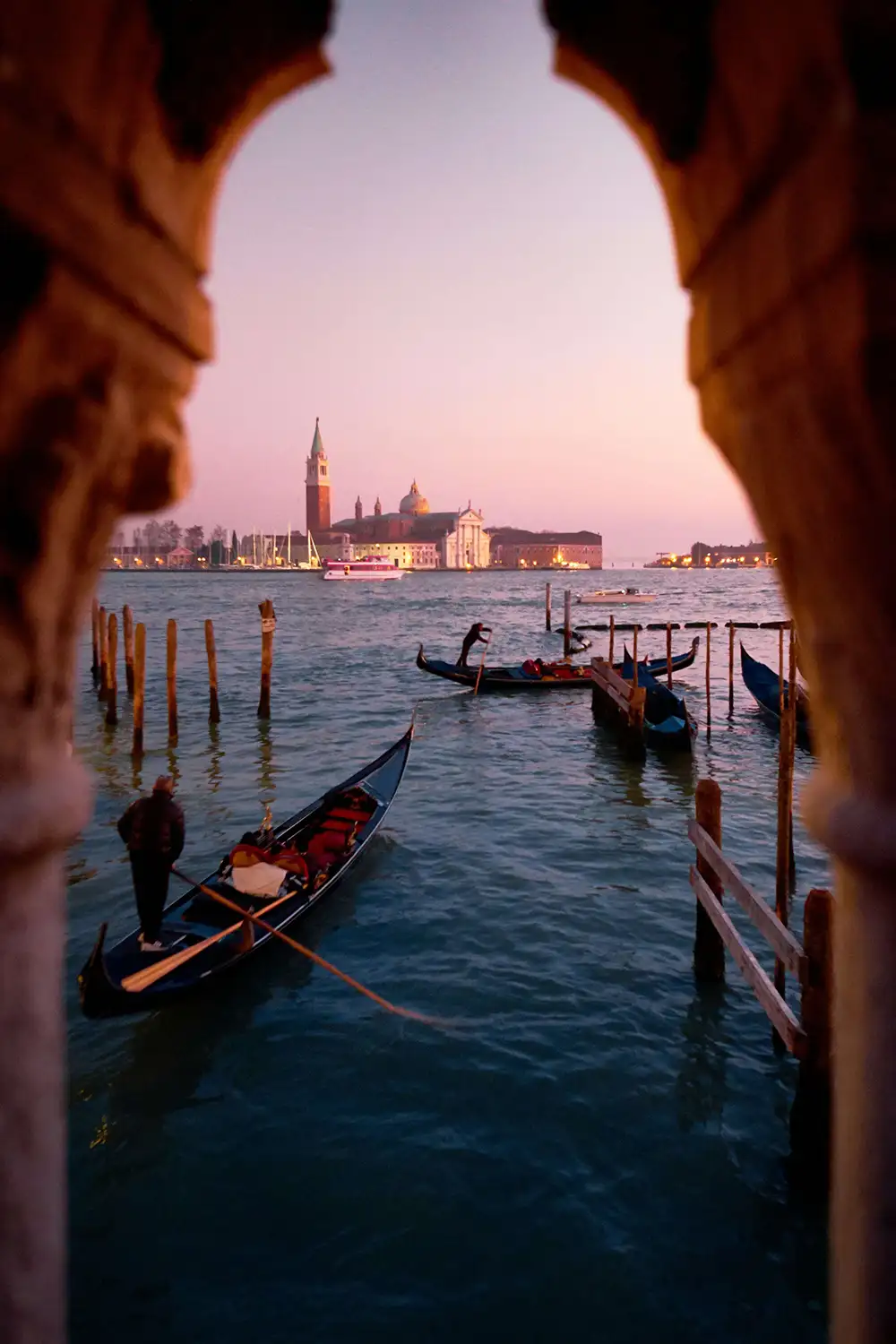 viaje-autora-venecia-gondolas.webp - Pangea Viajes